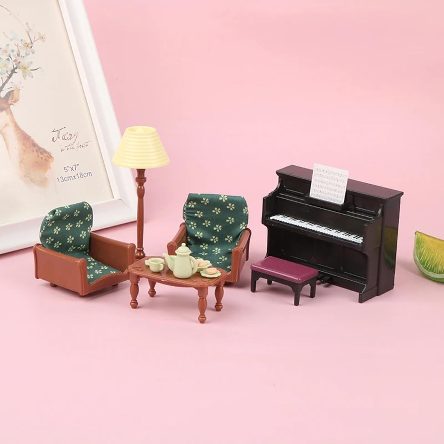 Family Dollhouse Living Room Set — Piano with Bench & Sheet Music, Two Armchairs, Coffee Table, Floor Lamp & Tea Set — Dollhouse Furniture & Accessories for Ages 3+ OleocaToys
